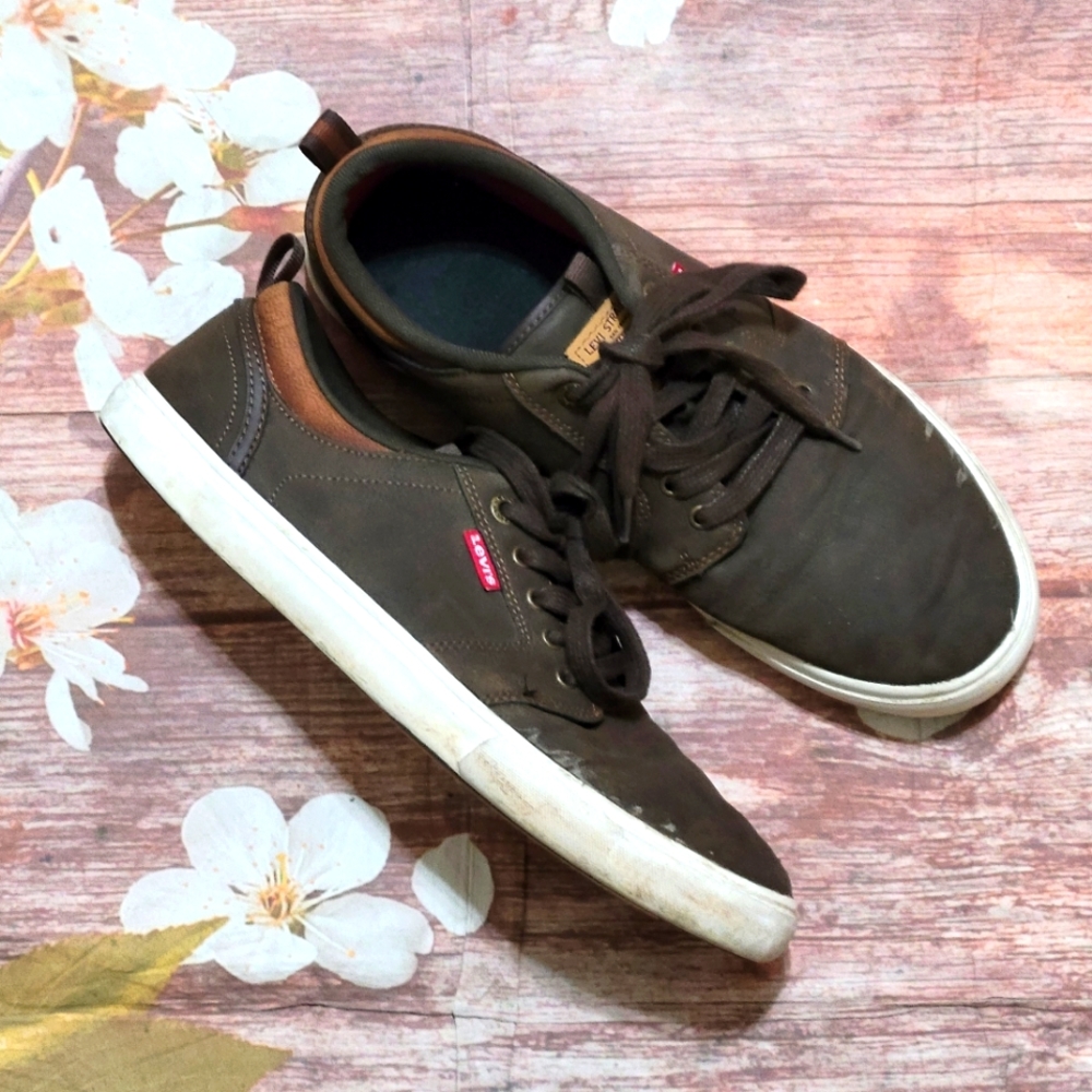 Levi's brown suede sneakers
